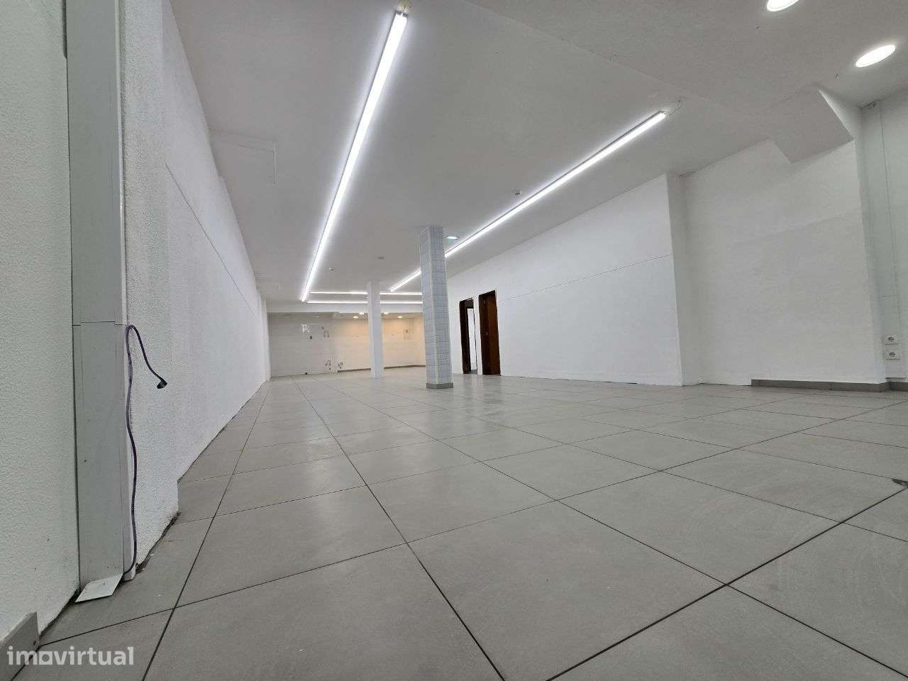 loja  com aprx.300 metros Almada com rendimento - Grande imagem: 4/14