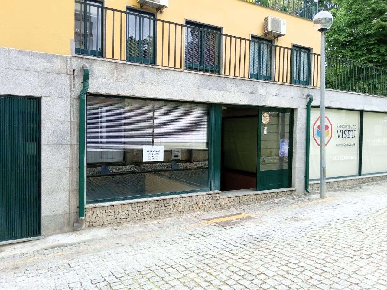 Loja com montra para o parque da cidade - Grande imagem: 2/17