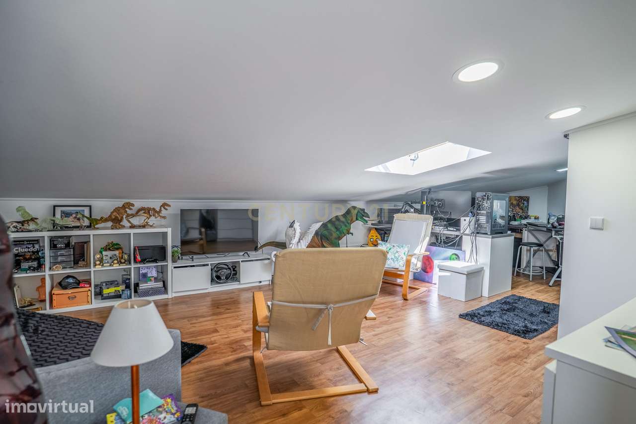 Apartamento Duplex T3+2 com Garagem Box-25