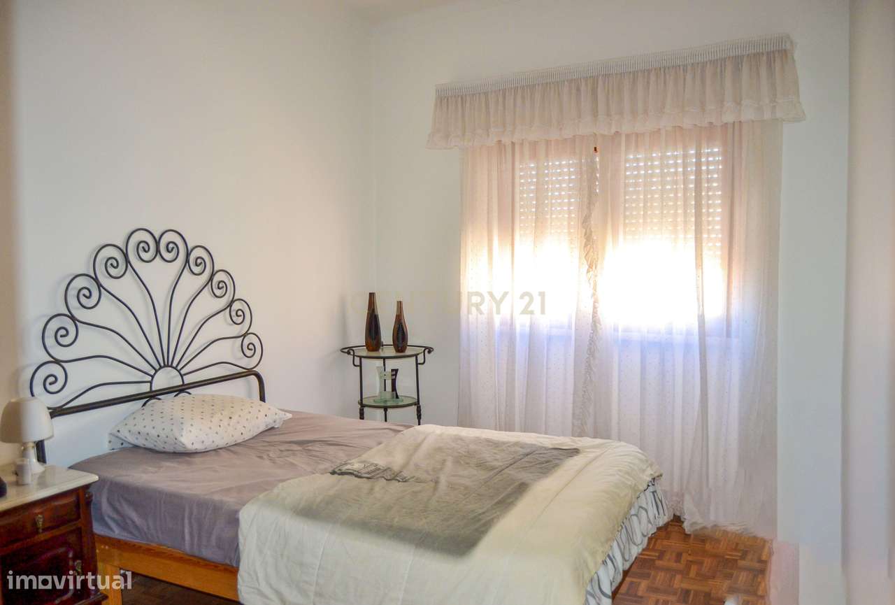 Edifício para Recuperação em Leiria - 5 Quartos e 3 WC - Grande imagem: 2/10