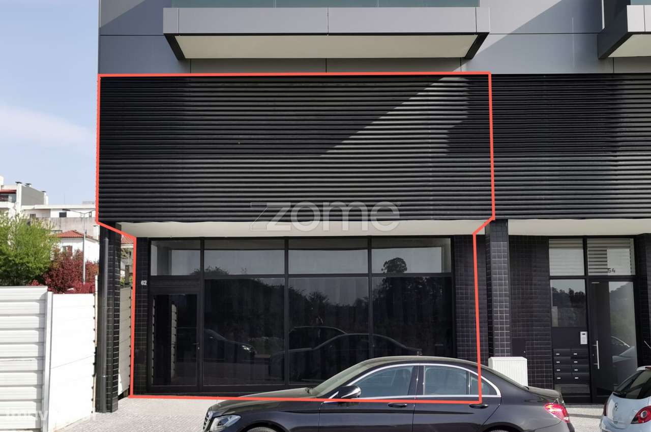 Loja com mezanino para Comércio e Serviços no Centro de Felgueiras - Grande imagem: 1/30