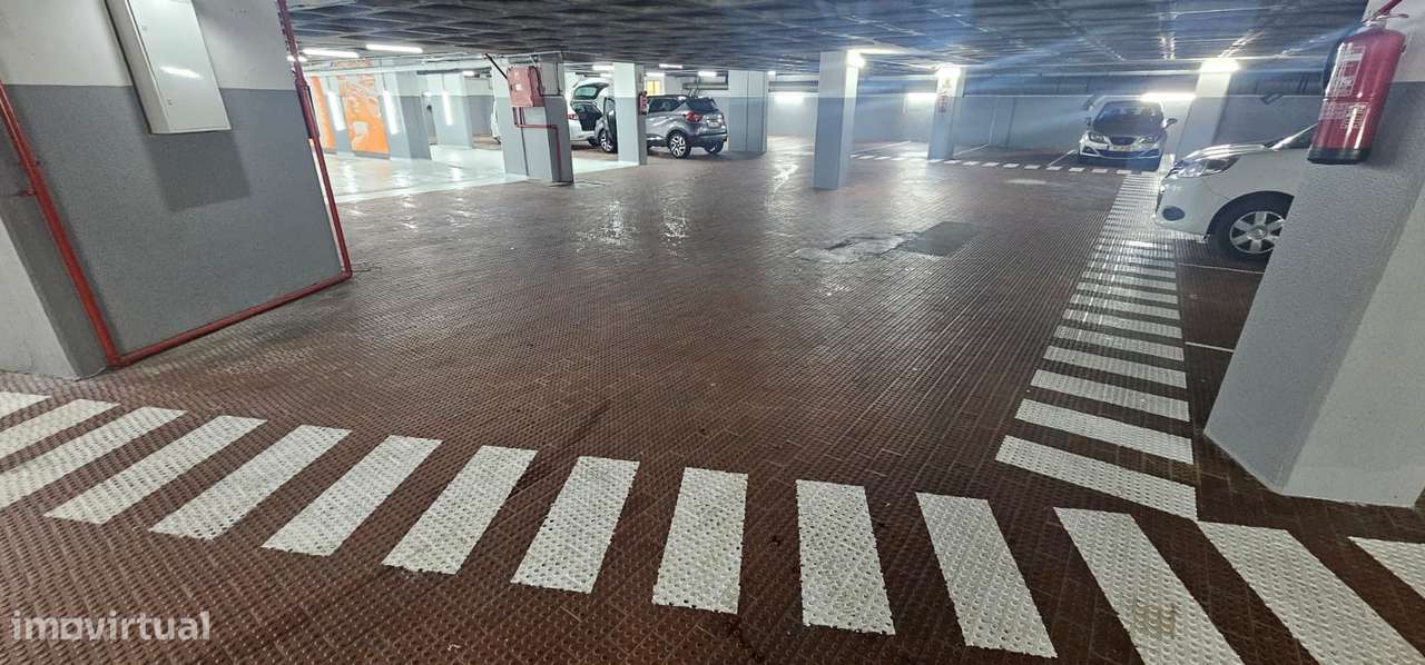 Garagem / Parqueamento no Centro da Amadora - Grande imagem: 4/10