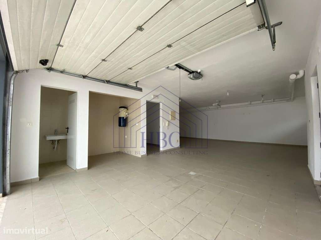 Moradia T5 Moderna e Remodelada no Feijó - Espaço, Conforto e Exclu...-54