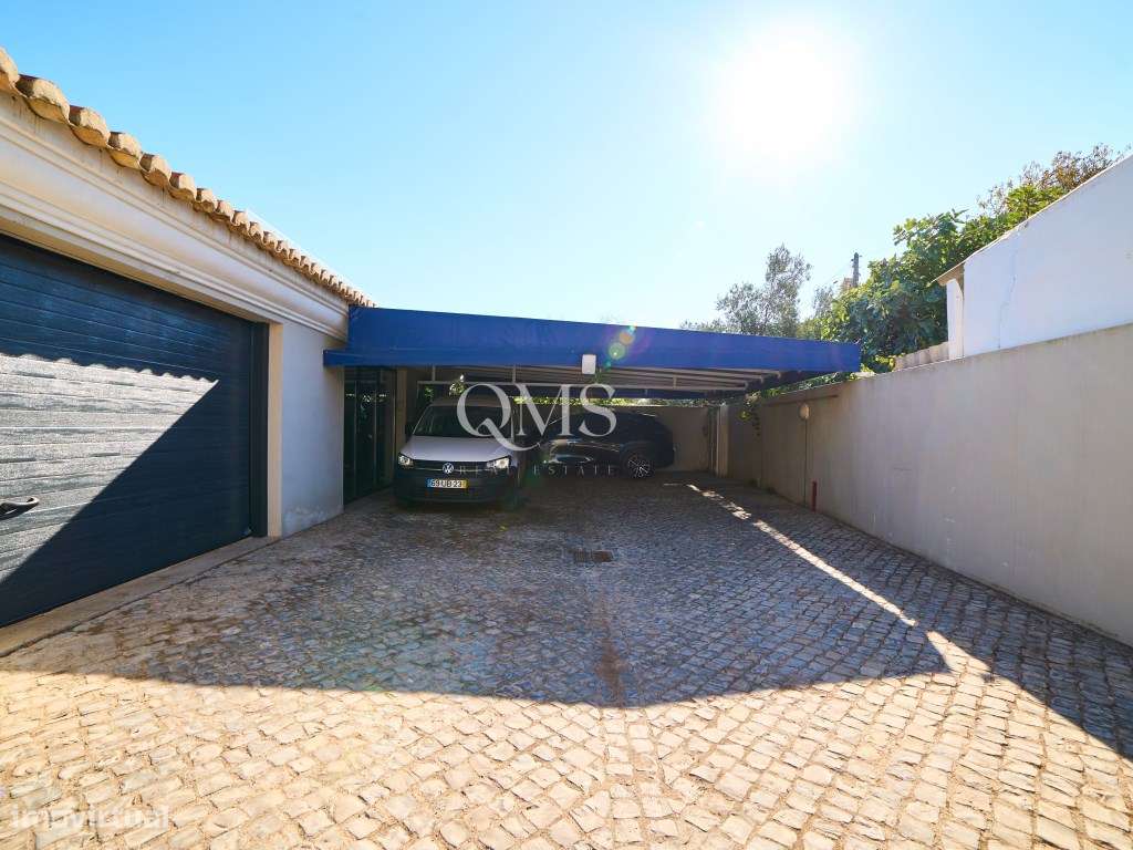 Duplex contemporâneo de três níveis em Santa Bárbara de Nexe, Algarve-39