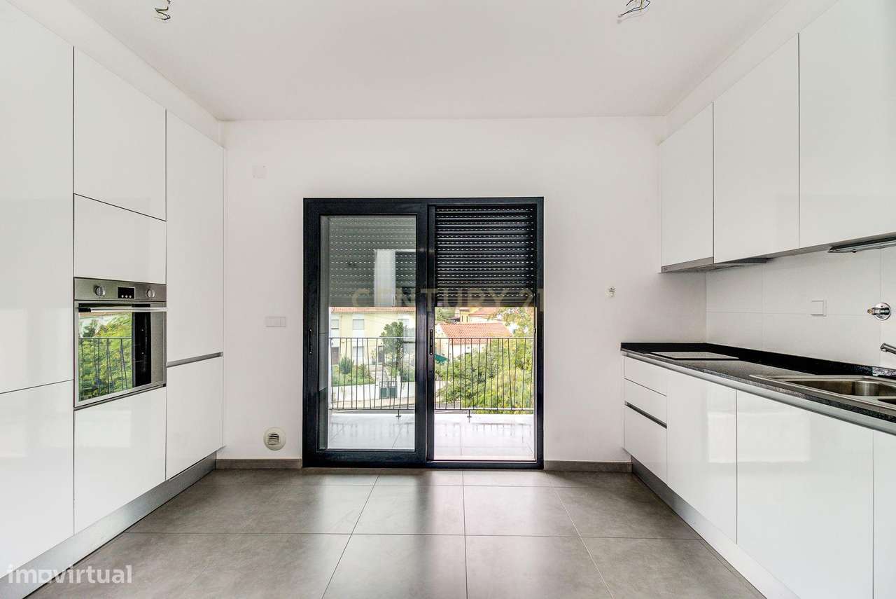 T2 COM PARQUEAMENTO, EM CONDOMÍNIO COM PISCINA, NA QUINTA DO AQUEDUTO - Grande imagem: 5/37