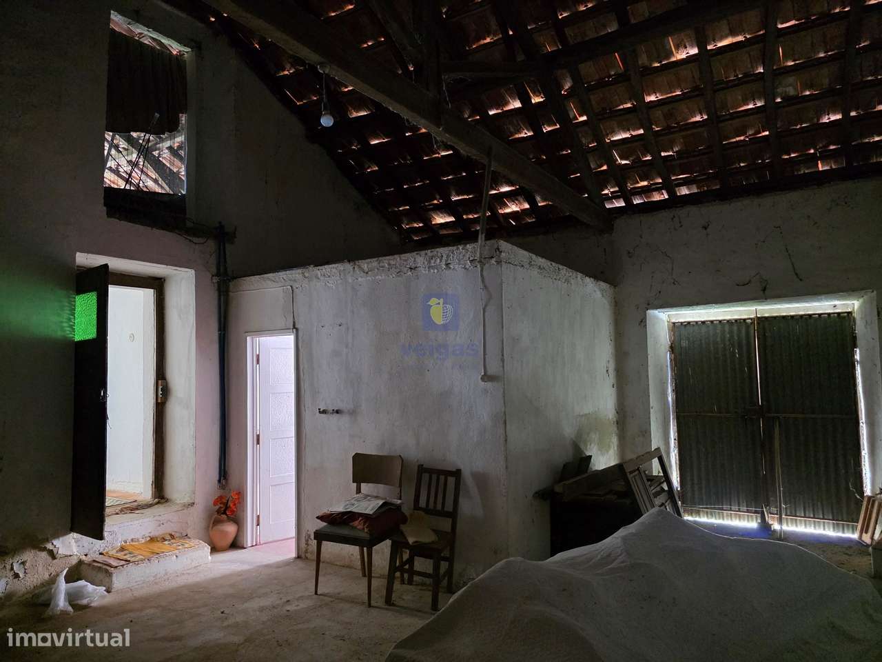 Quintinha com 12.484m2 de Terreno e 260m2 de área bruta. Possibilidad-13