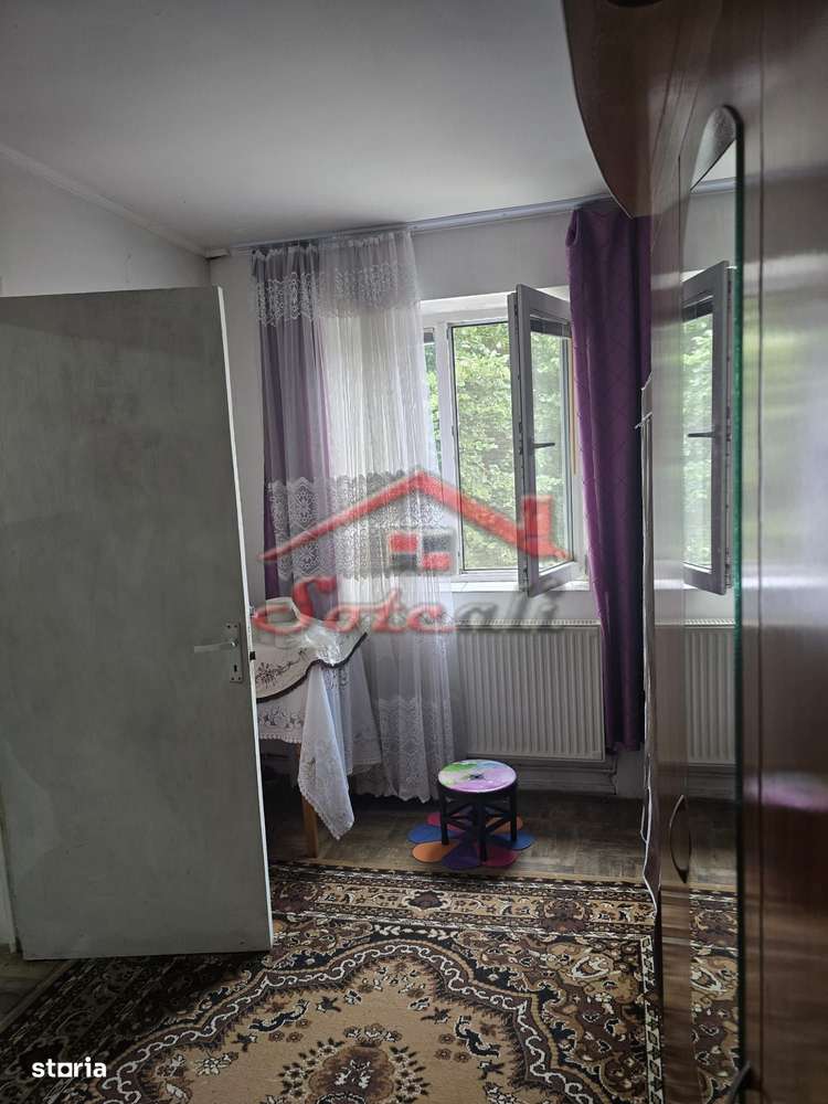 Apartament 2 camere etaj 1/4 Campina zona semicentrala-3