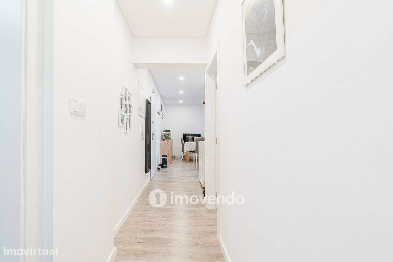 Apartamento T2, com áreas amplas e varanda, na Póvoa de Santa Iria-33