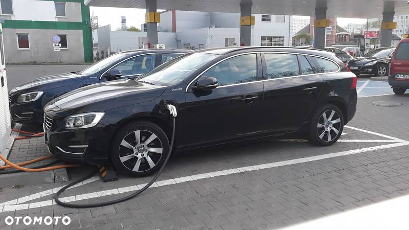 Volvo V60 D6 AWD Plug-in Hybrid Summum - 3