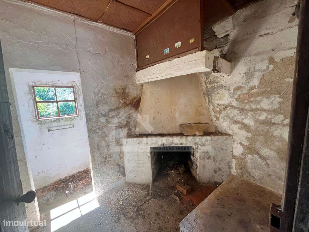 Casas de Campo com terreno para restaurar em Figueiró dos Vinhos - Grande imagem: 4/11