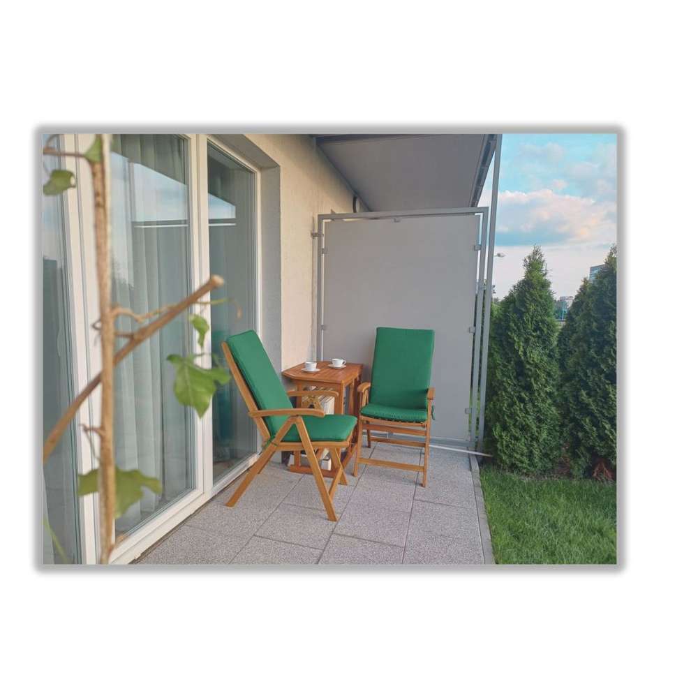 Mieszkanie z ogródkiem/ Apartment with access to a green space/garden