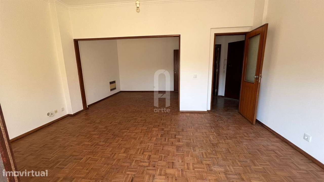 Prédio no Centro de Almada - Grande imagem: 2/12