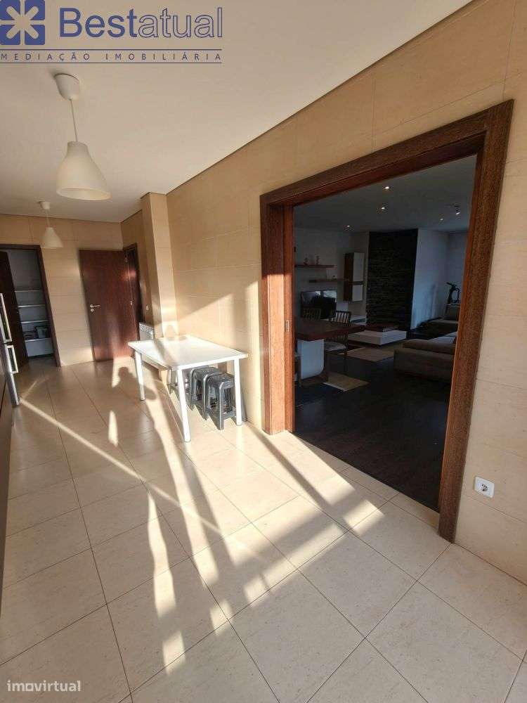 T4 com 186 m2 + Terraço com 186 m2 - Junto ao Centro-13
