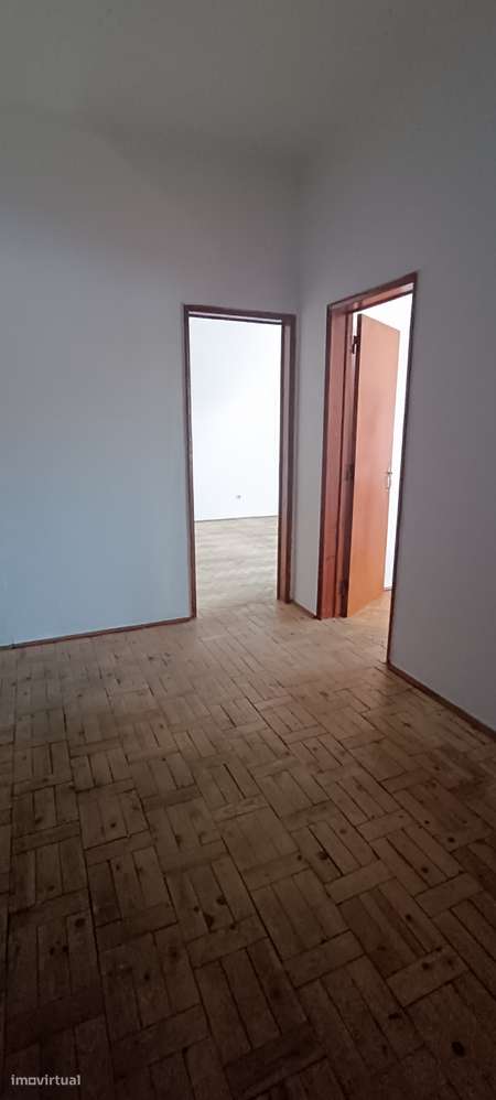 Moradia V5 com logradouro e 10 boxes para cavalos-21