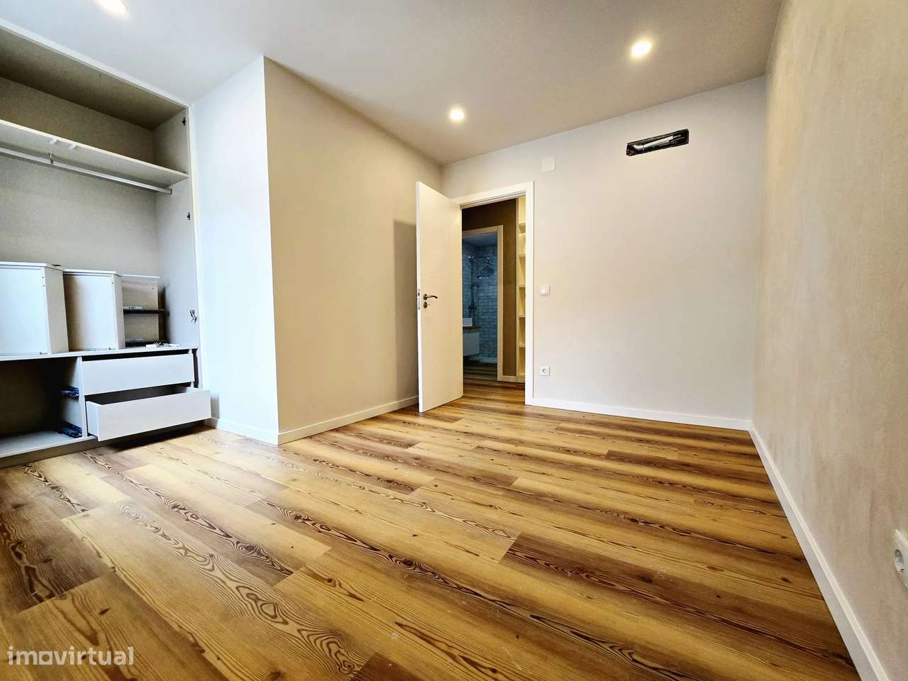 A casa onde o seu futuro começa – Moradia T3 remodelada, moderna e lum-30