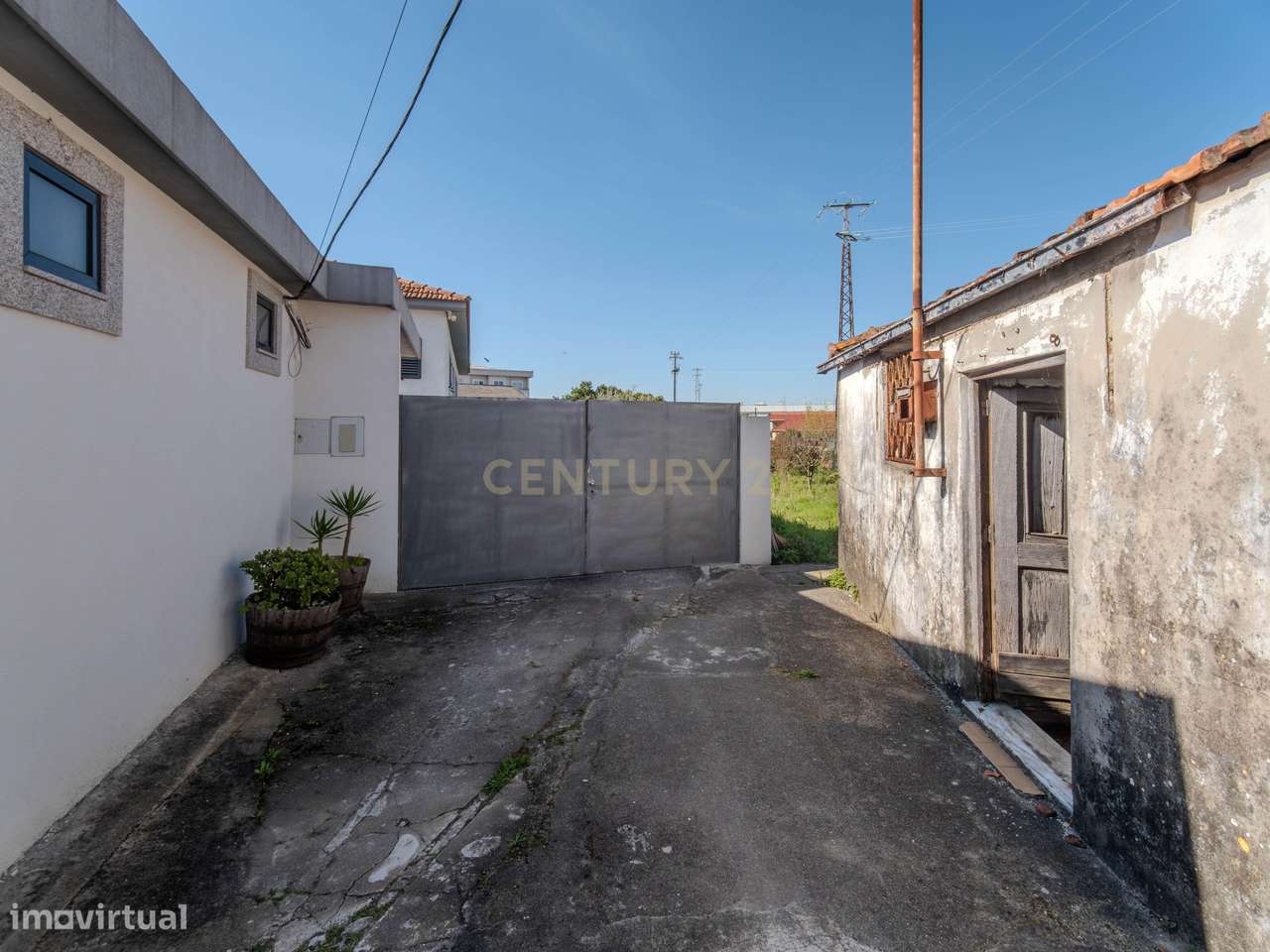 Terreno urbano com Moradia para Recuperar ou Reconstruir em Valbom, Go - Grande imagem: 5/25