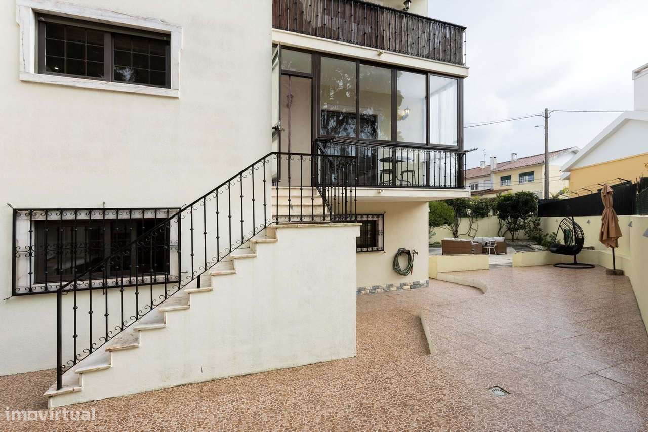 Moradia remodelada com jardim, garagem e vista desafogada, Algueirão,-51