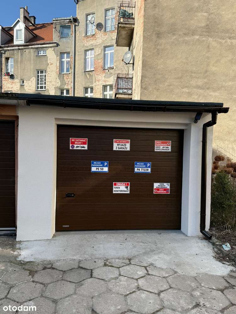 garaż po remoncie w ogrodzonej posesji ze szlabanem w centrum miasta - Pełny obrazek: 4/4