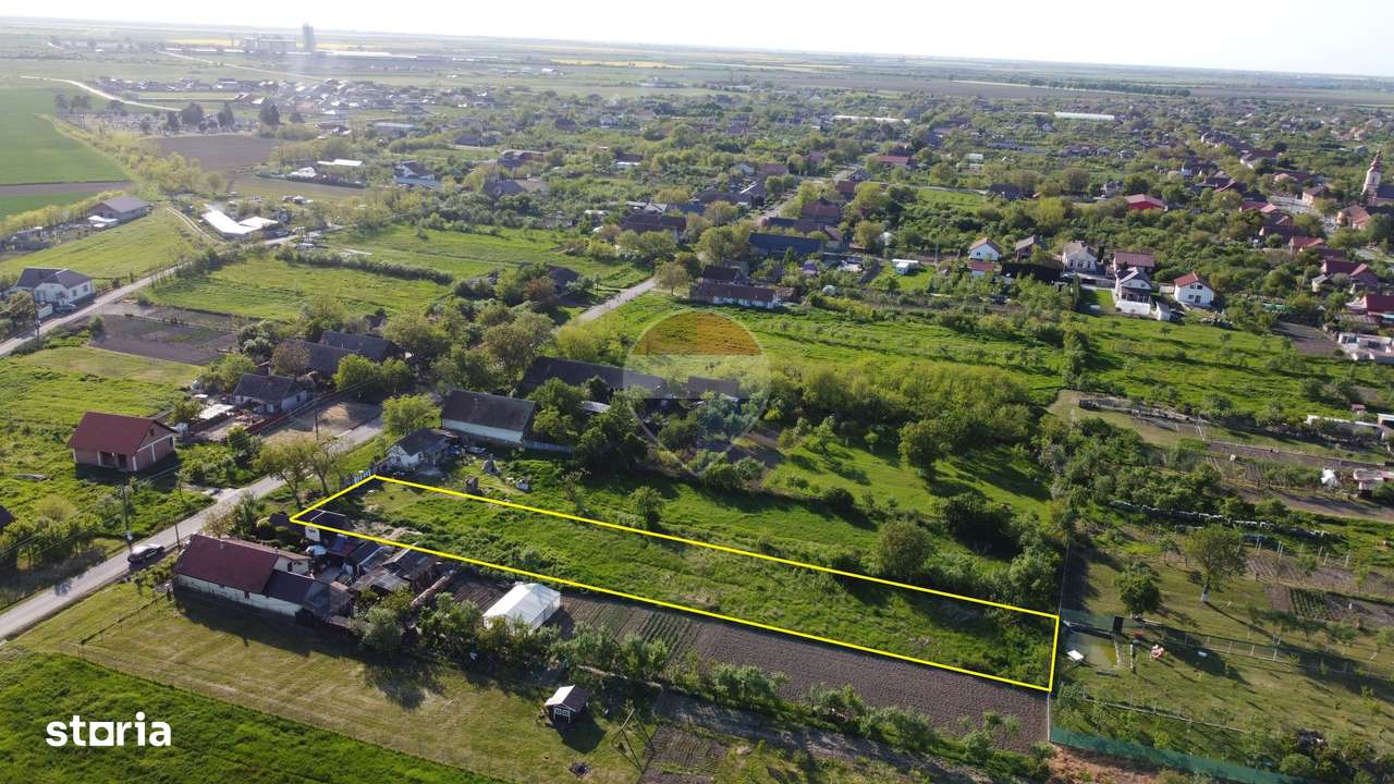 Teren intravilan 1.956 mp în Pădureni - utilități, asfalt, vatra satul-1