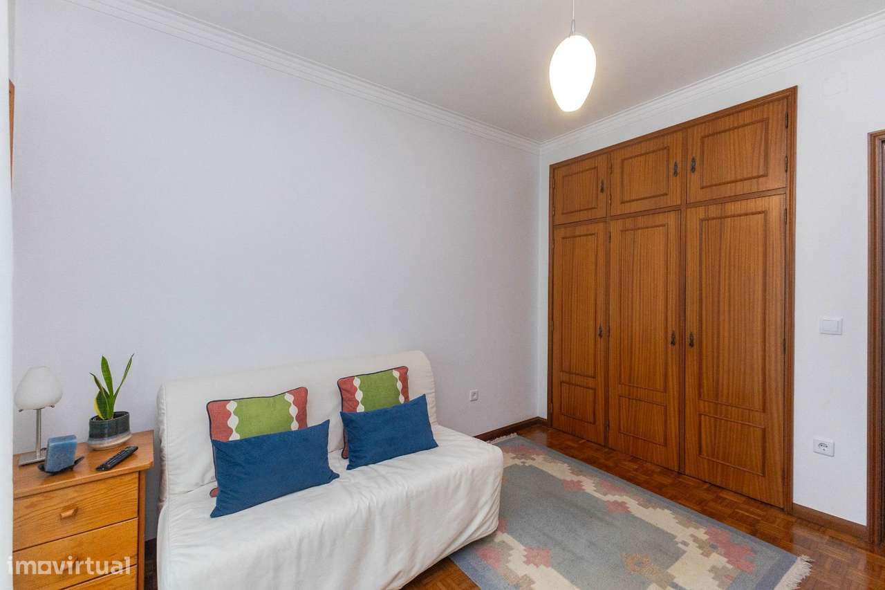 Moradia T4 na Maia – Renovada, 3 Frentes, Terraço e Garagem a...-21
