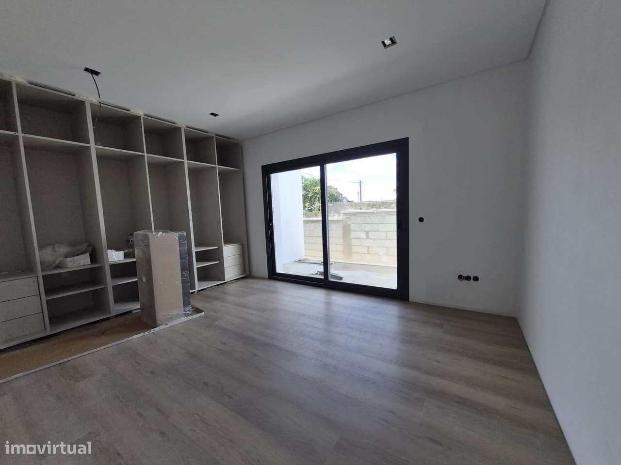 Moradia T3, térrea, geminada com garagem e jardim. Fração "A"-8
