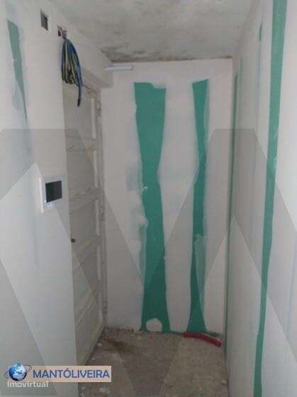 Apartamento T0 para Remodelação com Grande Logradouro -Investimento Pr - Grande imagem: 4/23