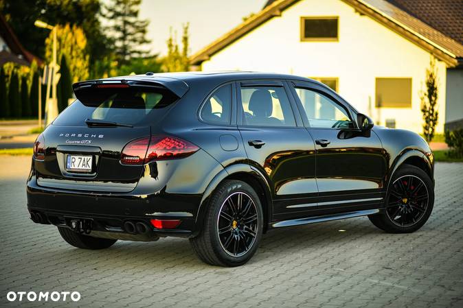 Porsche Cayenne GTS - 17