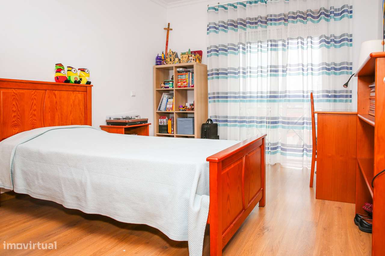 Excelente apartamento T3 com 111m2 no centro da Abrigada-38