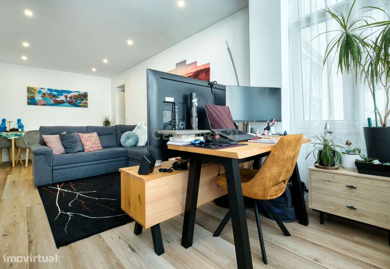 Apartamento  T1 - totalmente remodelado - Elevador-  S. António Capari-4