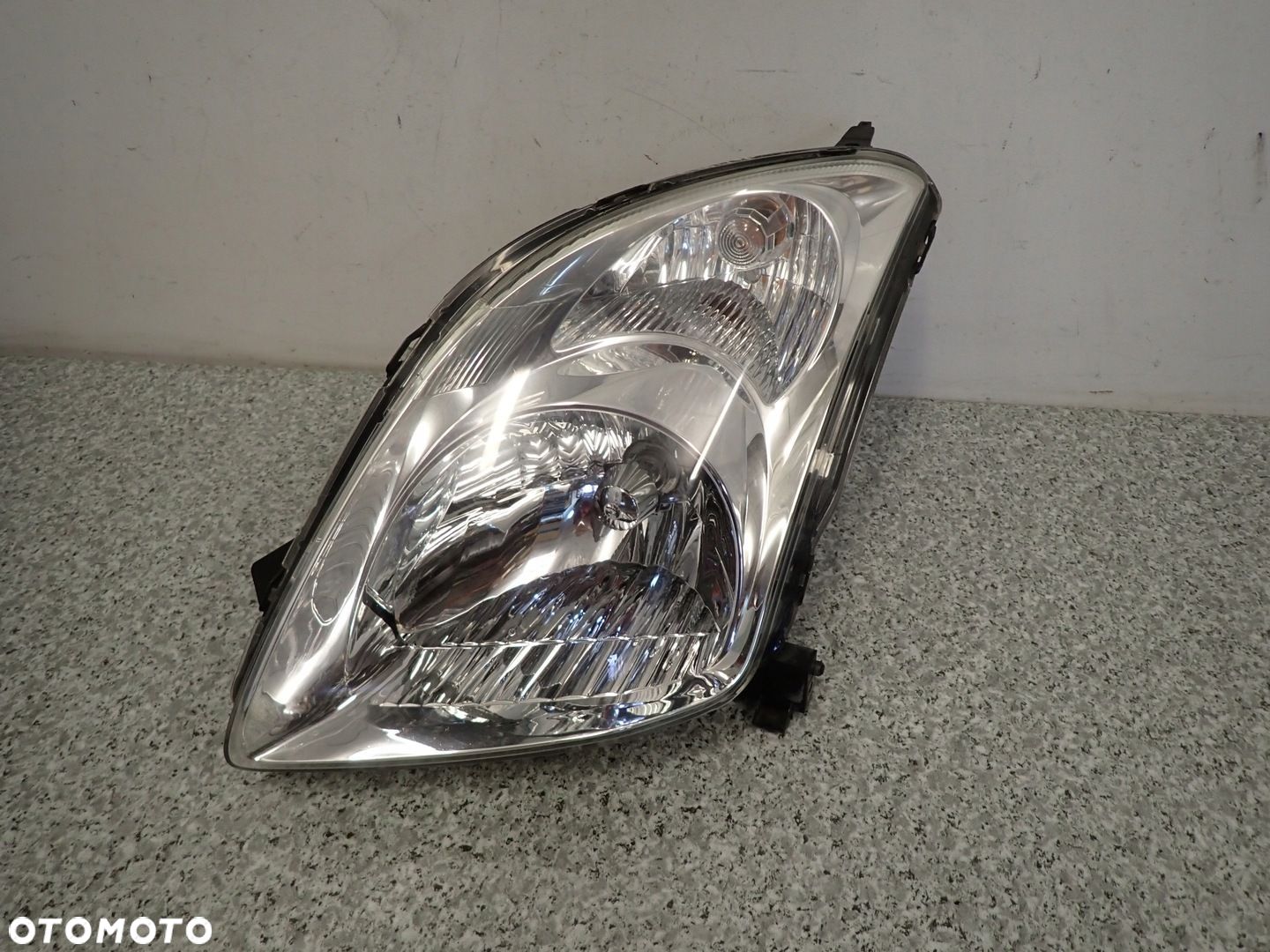 SUZUKI SWIFT 05-09 REFLEKTOR LEWY LAMPA PRZEDNIA - 1