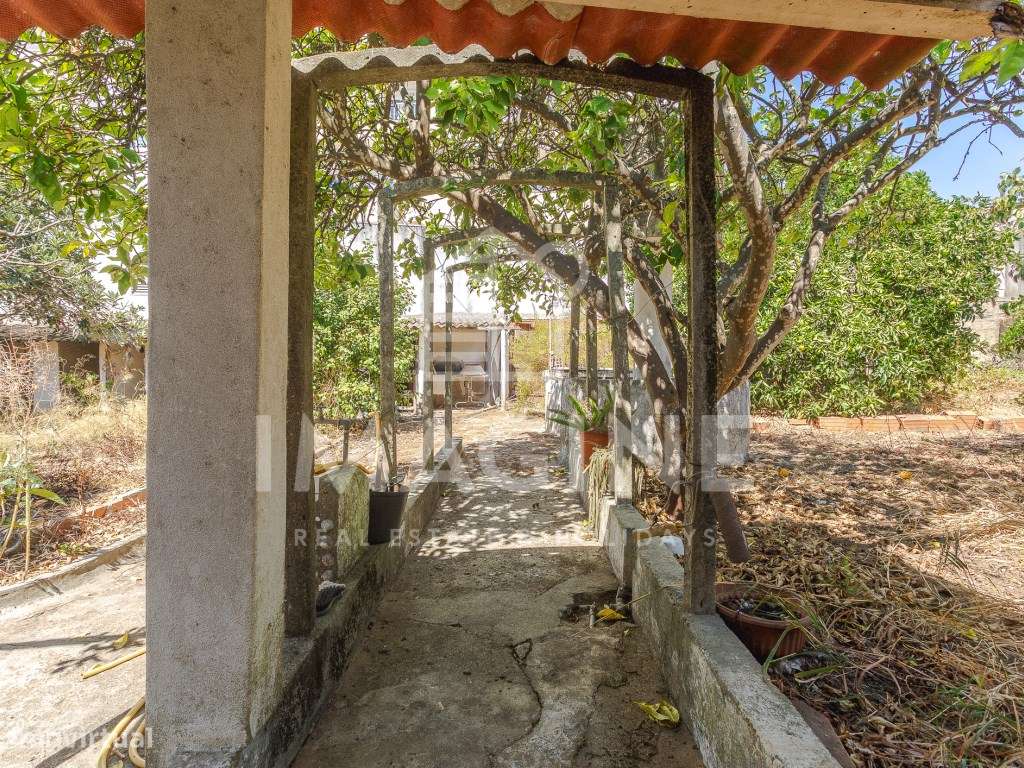 Moradia com 494,5 m² de terreno na Quinta da Amizade, Setúbal-0