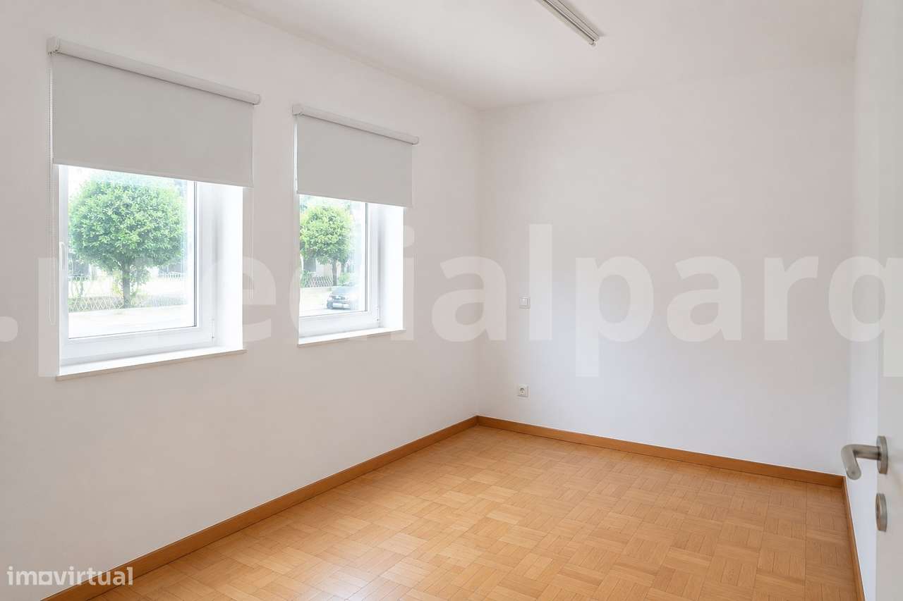 Moradia T3+1 para venda no Bairro António Aroso-11