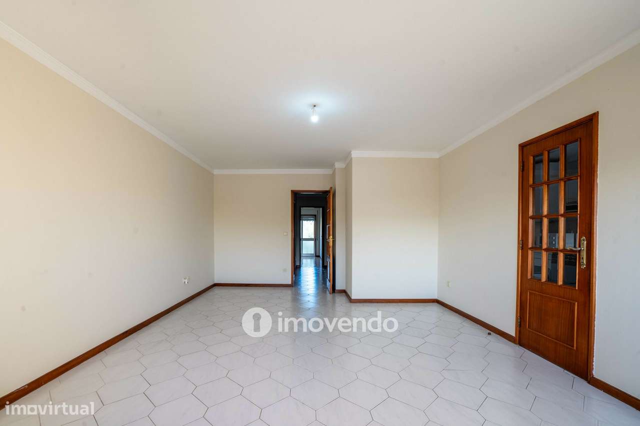 Apartamento T2, com estacionamento e arrecadação, no Porto-11
