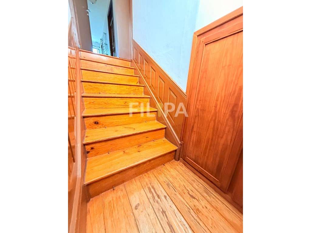 Moradia com 4 frentes no centro de Recarei - espaço, luz e excelent...-11