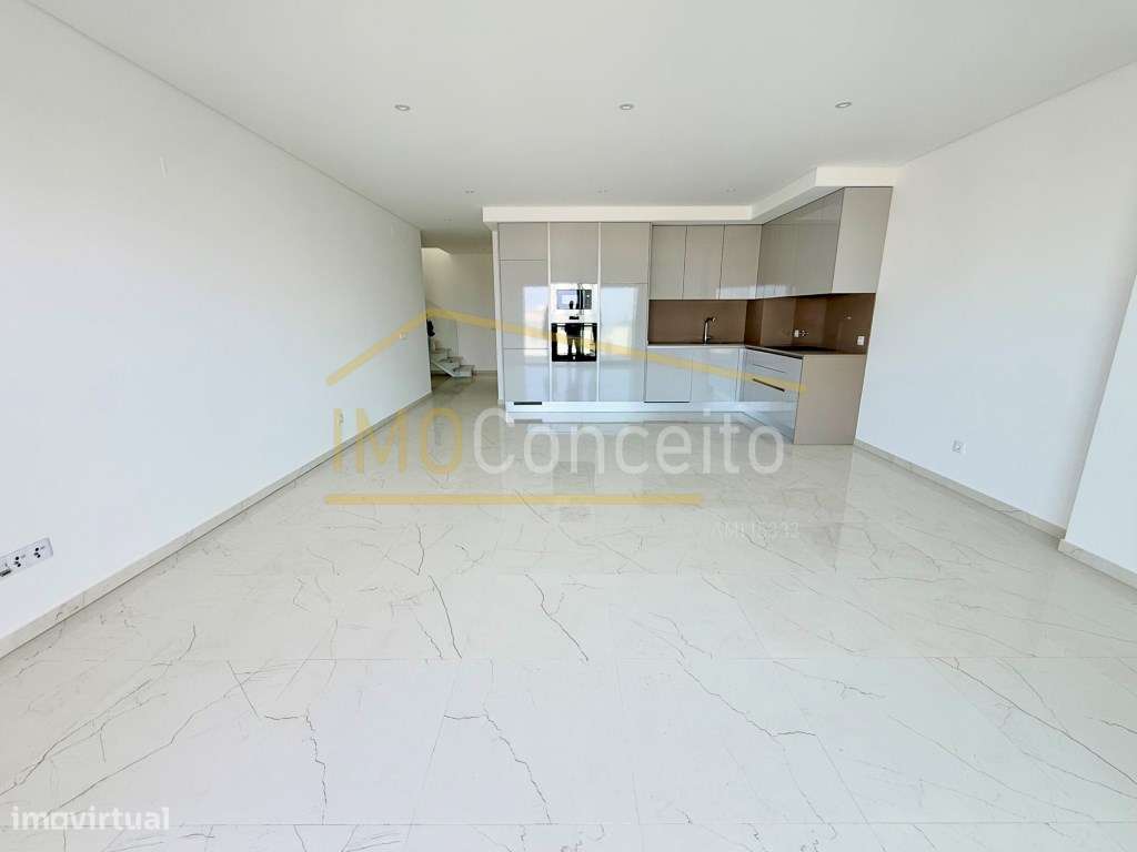 APARTAMENTO T3 NA NAZARÉ | TERRAÇO PRIVATIVO , PISCINA NO TOPO DO E...-0
