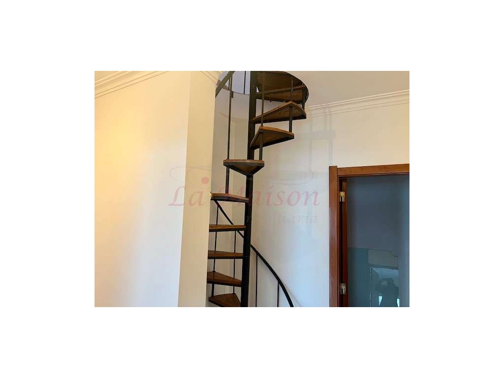 Apartamento T3+1 em Casal de Cambra-33