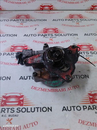 pompa vacuum renault trafic 2001 2011 - 1