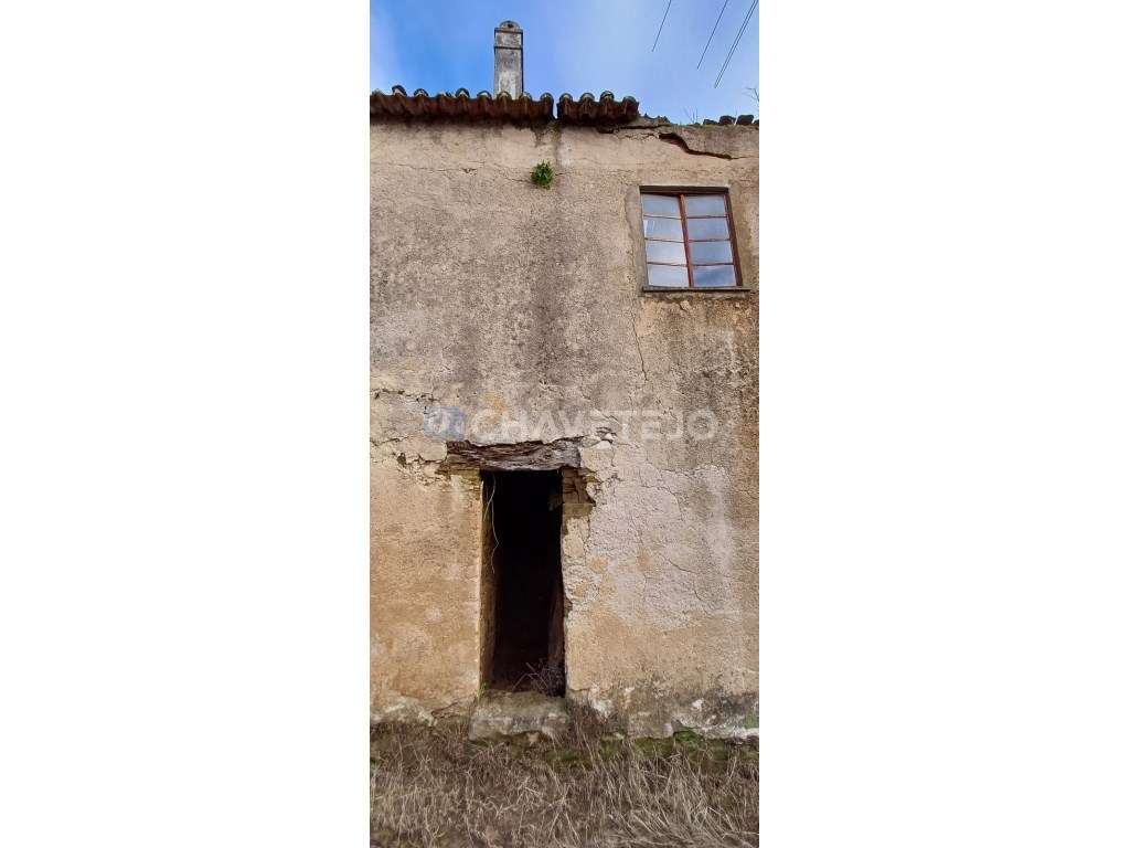 Casa Antiga Com Arrecadação e Terreno Para Recuperar, Cernache do B...-20