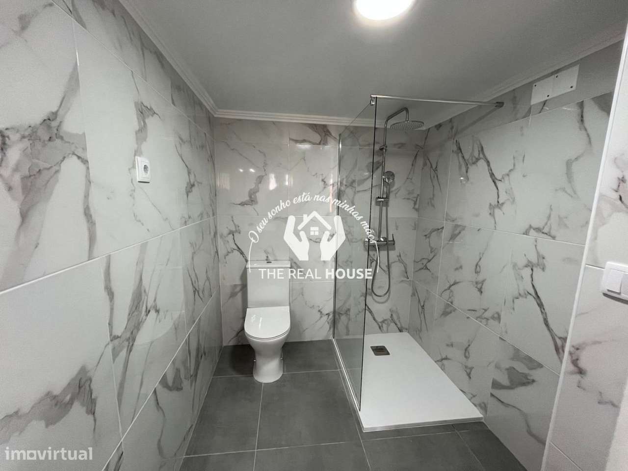Andar de moradia T1+1-11