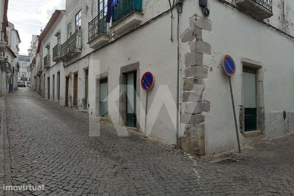 Loja com 60m2  e um pé direito alto, no centro da cidade de Beja , jun - Grande imagem: 3/16