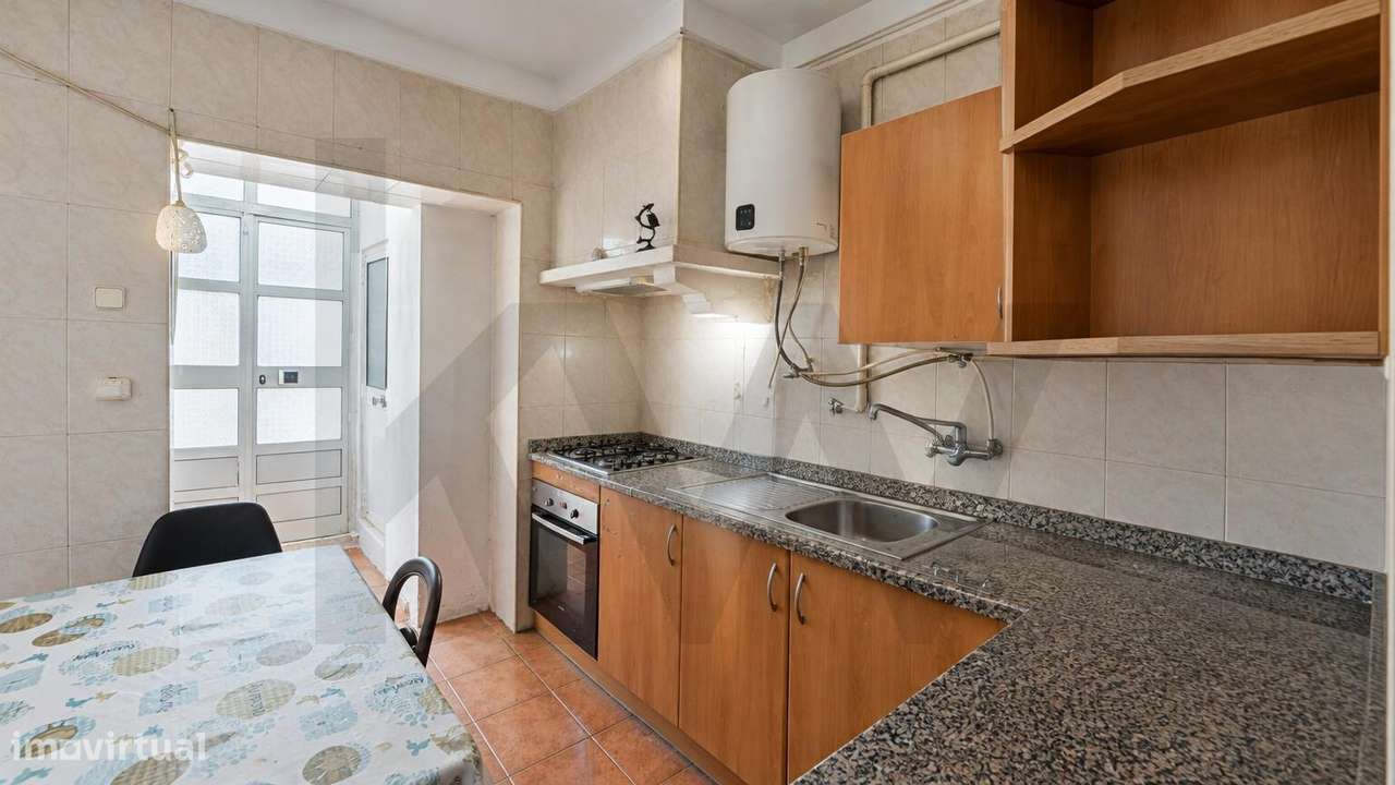 Apartamento T2 com espaço adicional independente | Almada-34