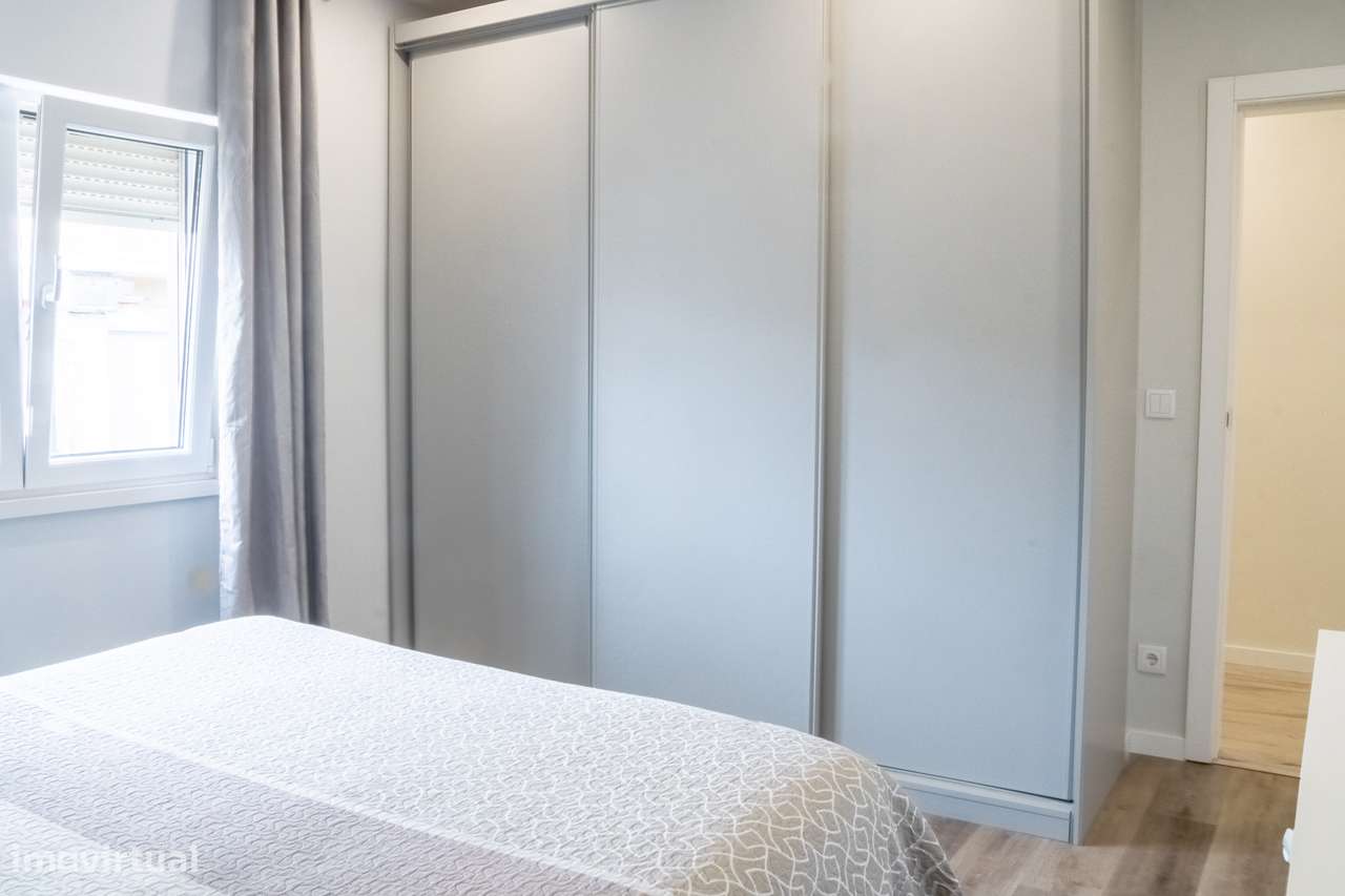 Moradia Remodelada T5 na Quinta do Conde – Pronta a Habitar!-15