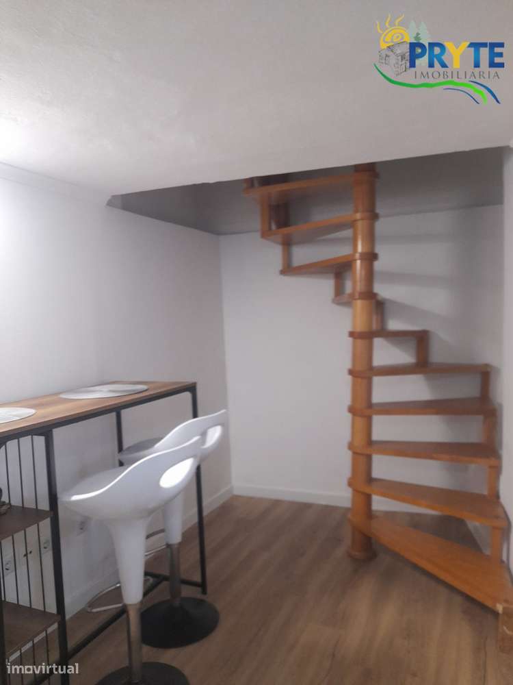 Imóvel T1 em Castanheira de Pêra registado como arrecadação e arrumos - Grande imagem: 5/9