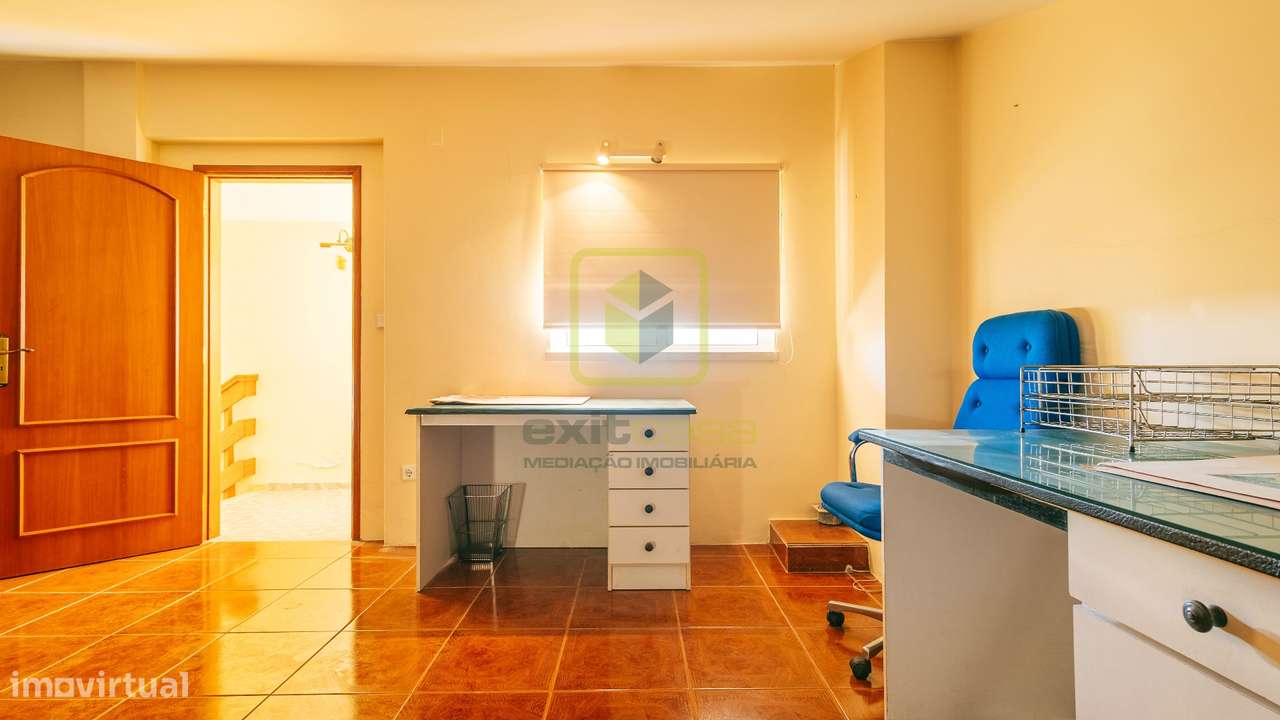 Moradia T3 Geminada-27