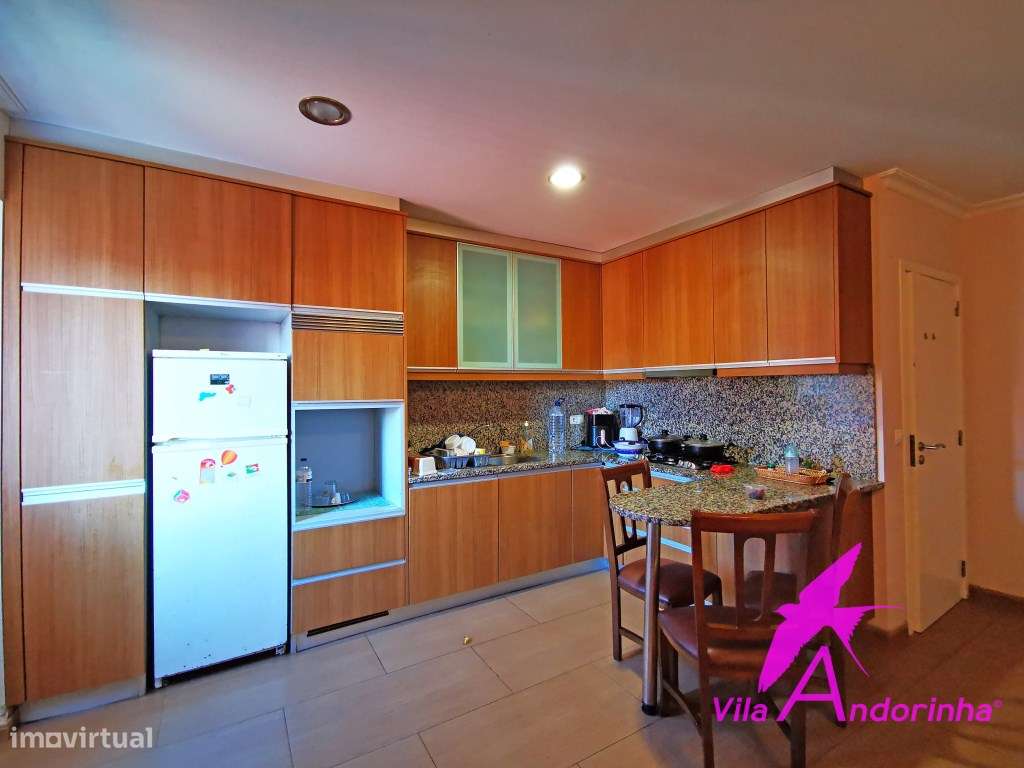 Prédio no centro histórico de Viana-9