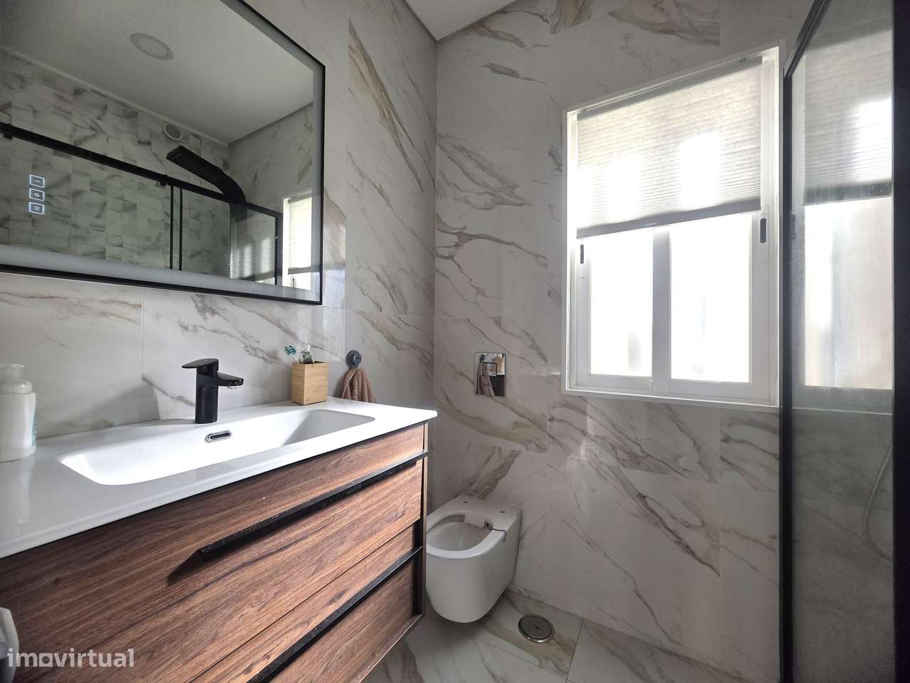 Apartamento T2 Duplex Recuperado - A 70m da Praia do Ouro-12