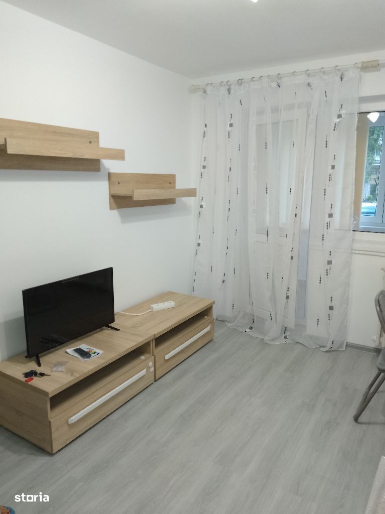 Apartament semidecomandat Valea Roșie