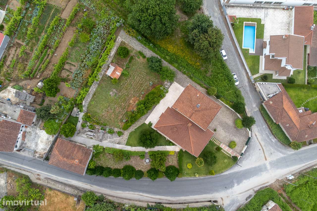 Moradia T4 Independente + T0 em Lago, Amares - Oportunidade Única!-3