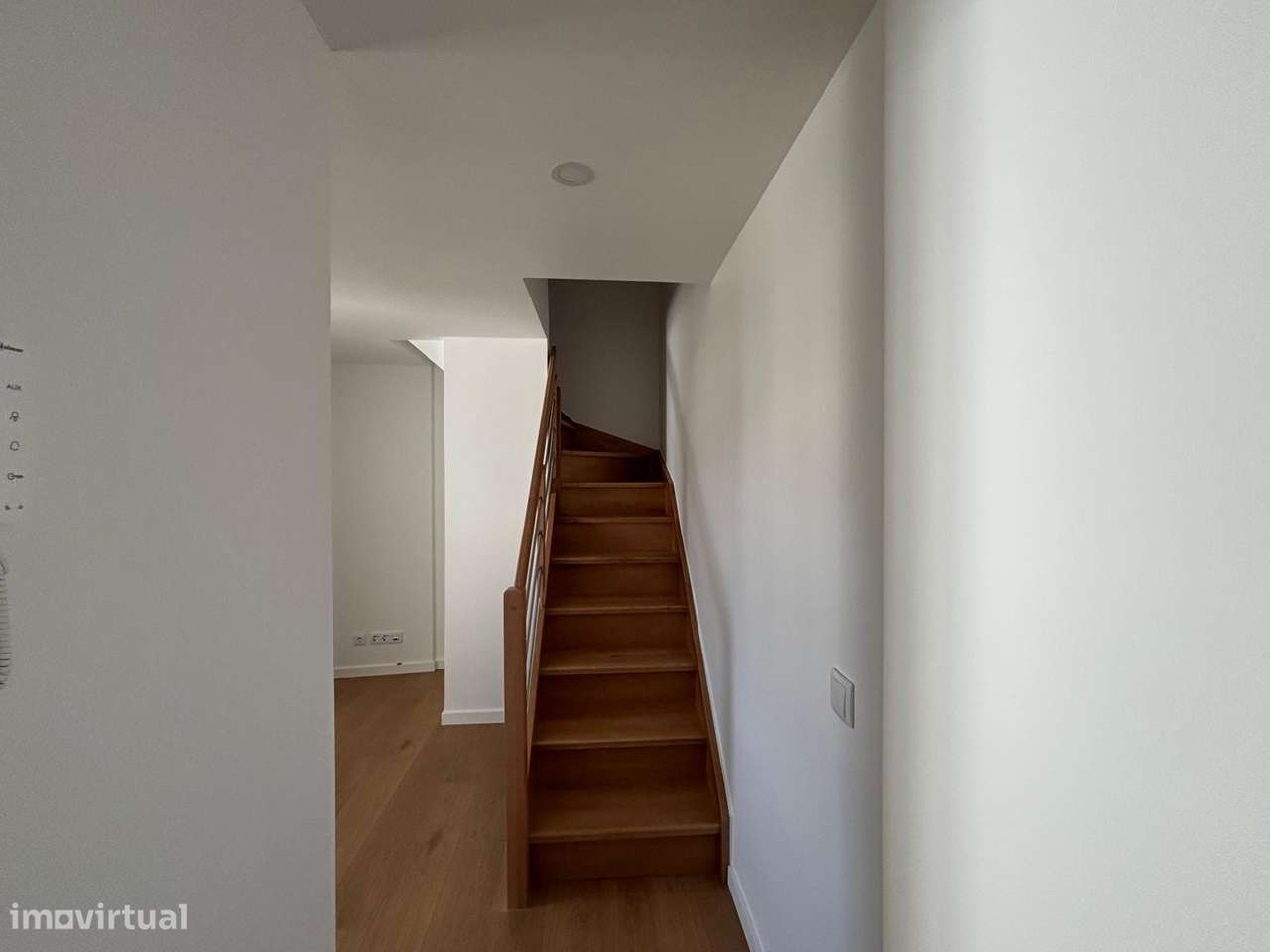 venda de magnifico prédio na Rua da Matemática (4 T0´s e 5 T1's)-6