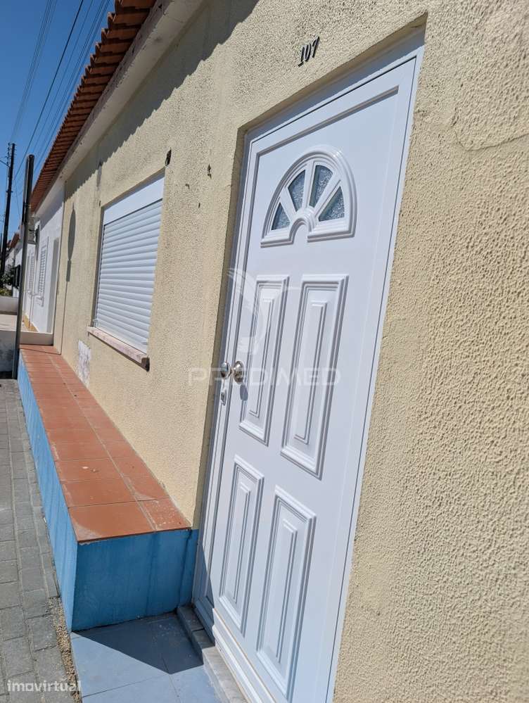 Moradia T2 recuperada - Grande imagem: 1/10